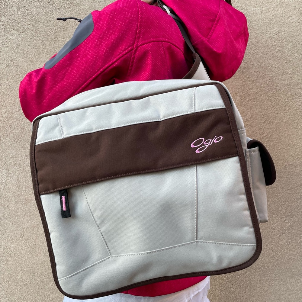 OGIO🎿 "ROAD TRIP" Durable/Easy Clean Canvas Messenger Bag in Bone